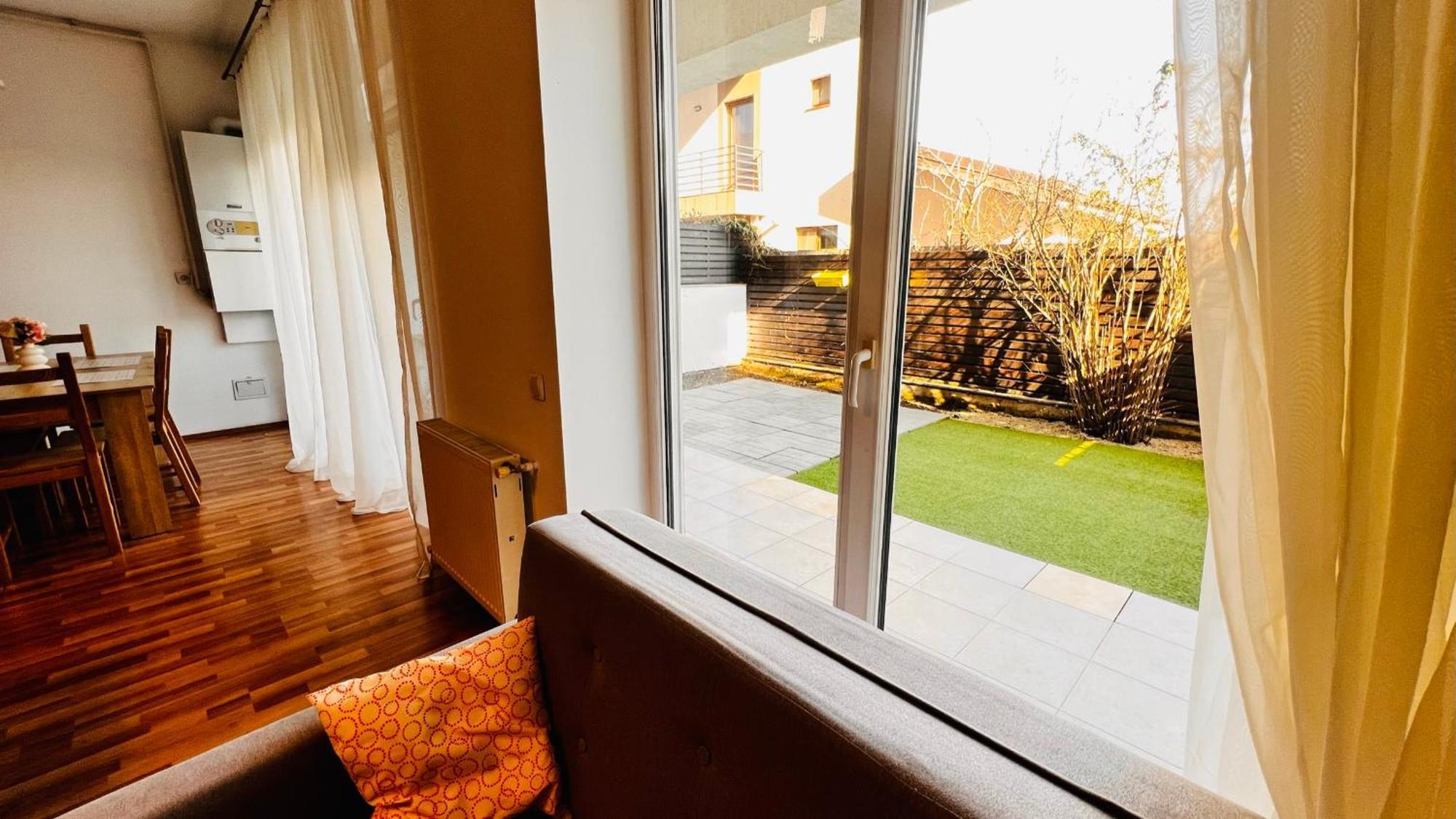Otopeni Airport Apartment With Private Garden Eksteriør billede