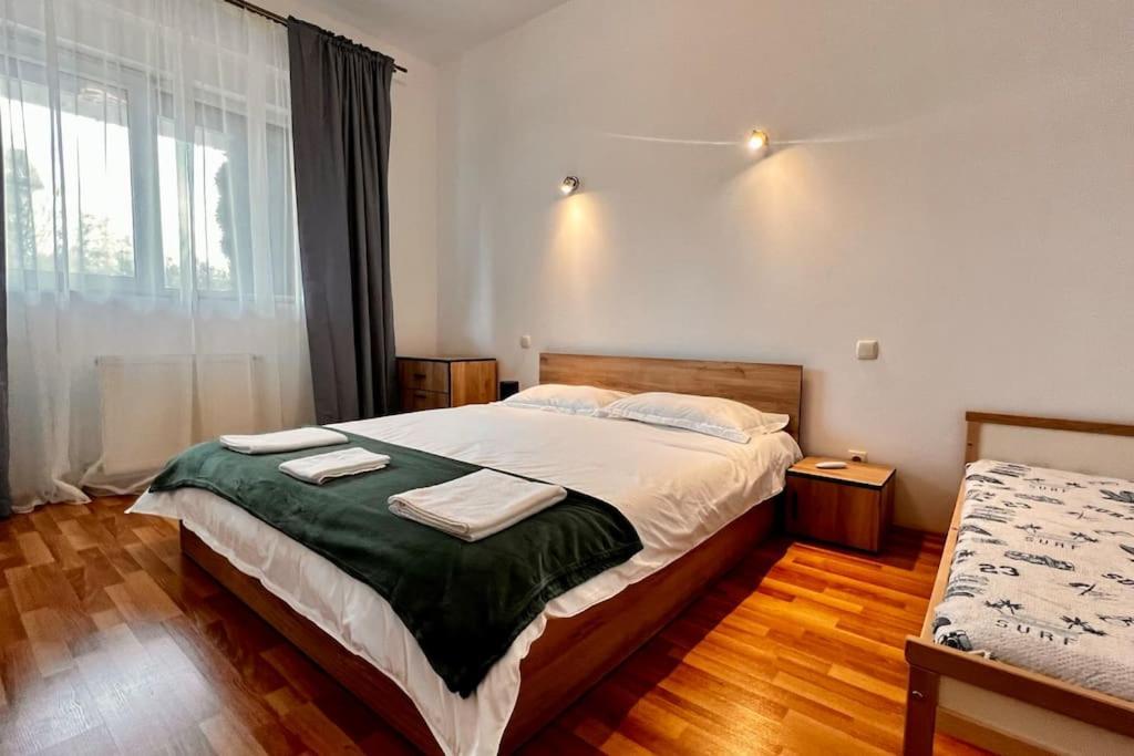 Otopeni Airport Apartment With Private Garden Eksteriør billede