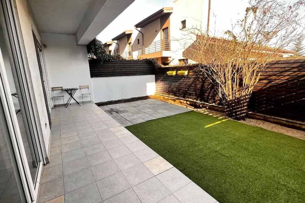 Otopeni Airport Apartment With Private Garden Eksteriør billede