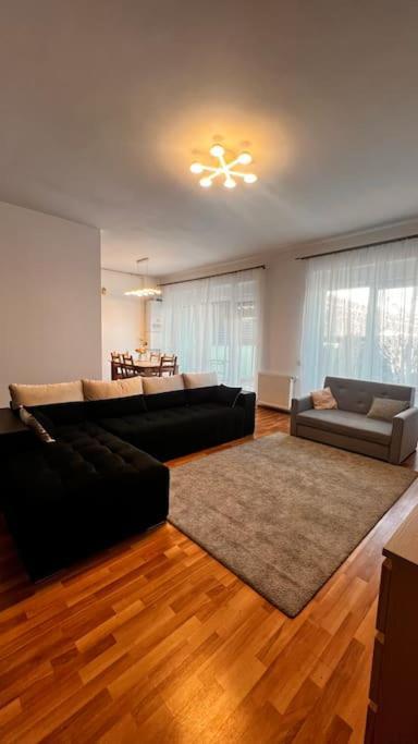 Otopeni Airport Apartment With Private Garden Eksteriør billede