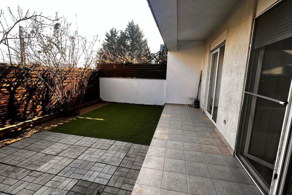 Otopeni Airport Apartment With Private Garden Eksteriør billede