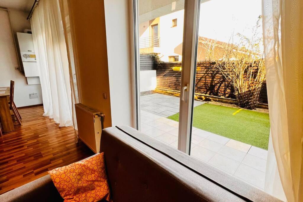 Otopeni Airport Apartment With Private Garden Eksteriør billede