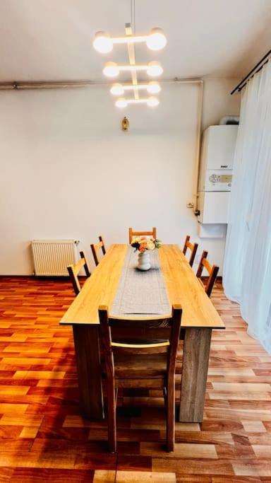 Otopeni Airport Apartment With Private Garden Eksteriør billede