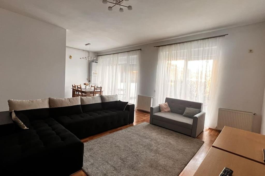 Otopeni Airport Apartment With Private Garden Eksteriør billede