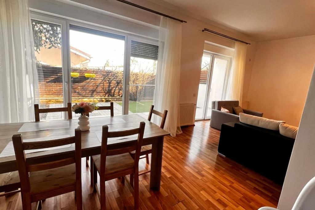 Otopeni Airport Apartment With Private Garden Eksteriør billede