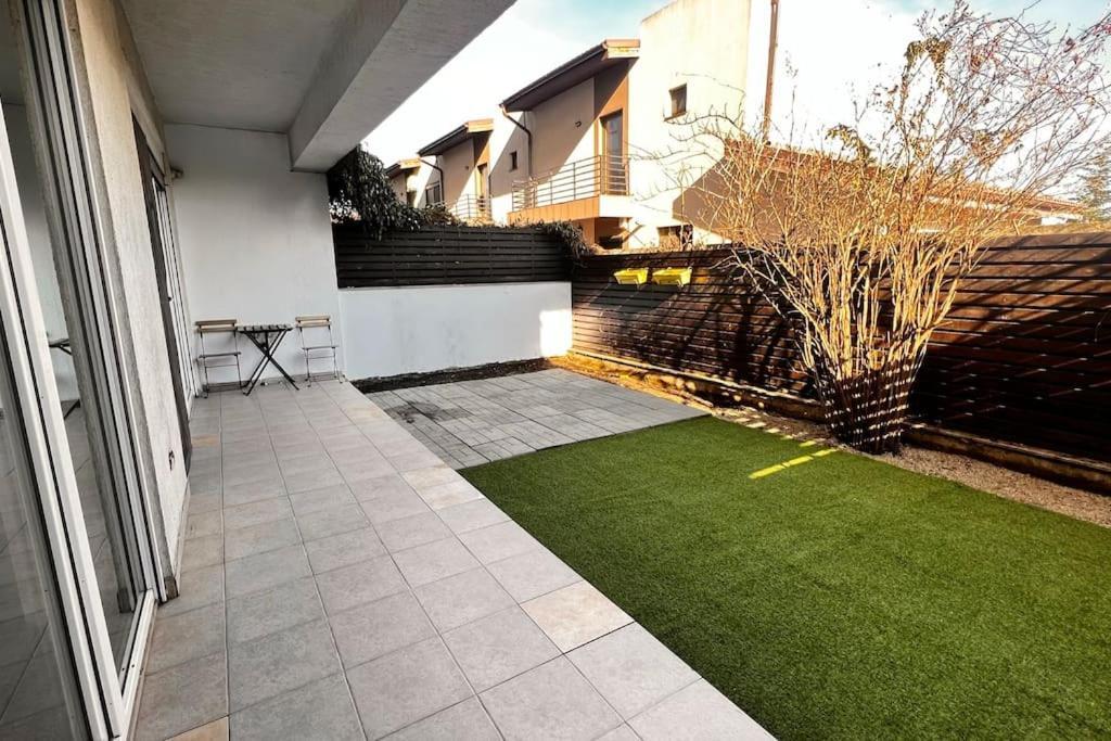 Otopeni Airport Apartment With Private Garden Eksteriør billede