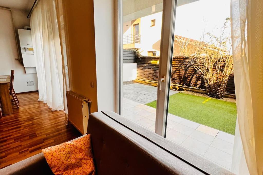 Otopeni Airport Apartment With Private Garden Eksteriør billede